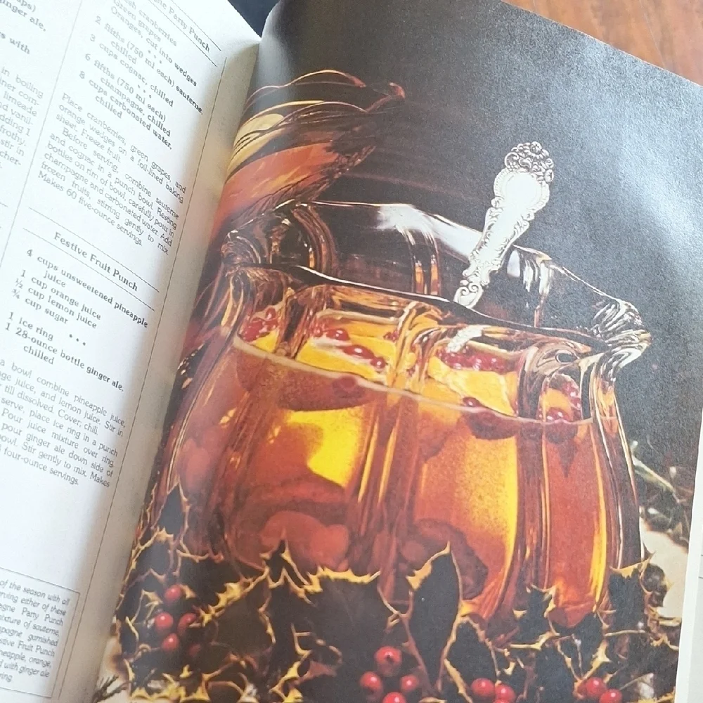 Treasury of Christmas Crafts & Foods Book